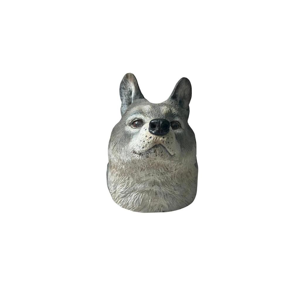 Realistic Wolf Head Sculpture - Detailed Animal Figurine
